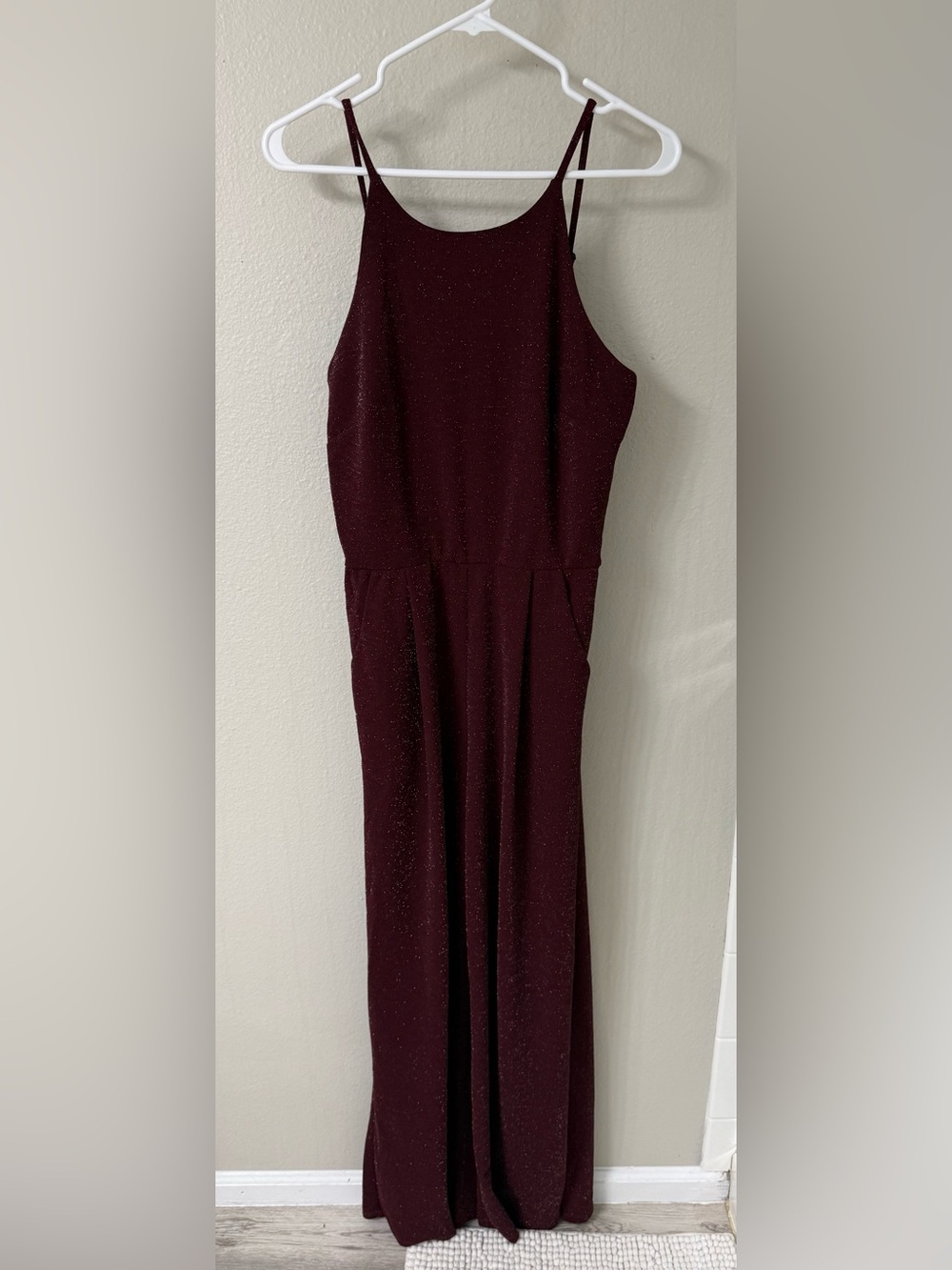 Gilli One-Shoulder Sparkle Jumpsuit in Burgundy